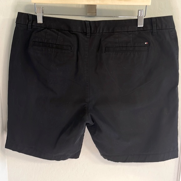 Tommy Hilfiger 9” Hollywood Bermuda short - Picture 2 of 3